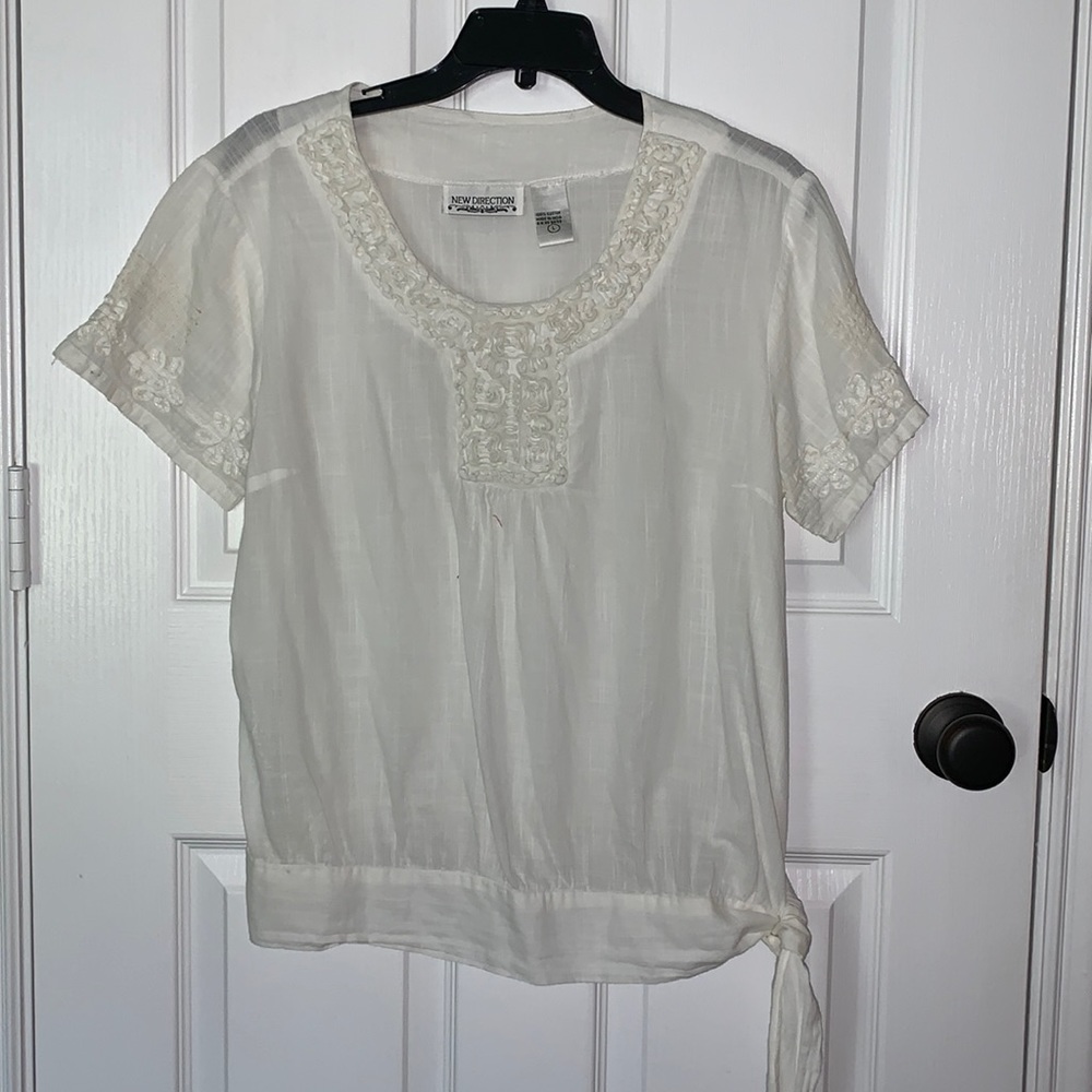 New Direction white shirt sleeve top